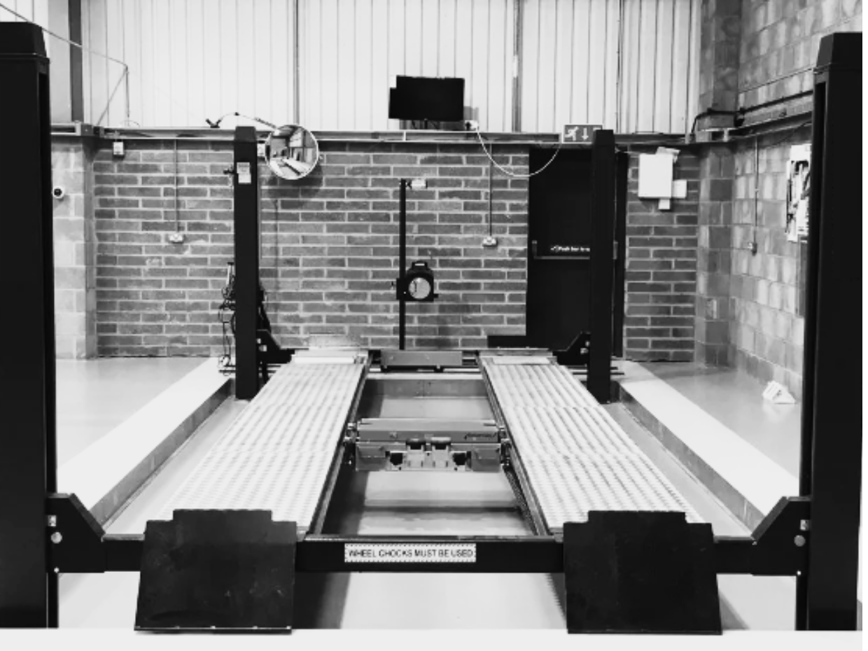 4-Post-Lift-1240-X-930-Px-(1)