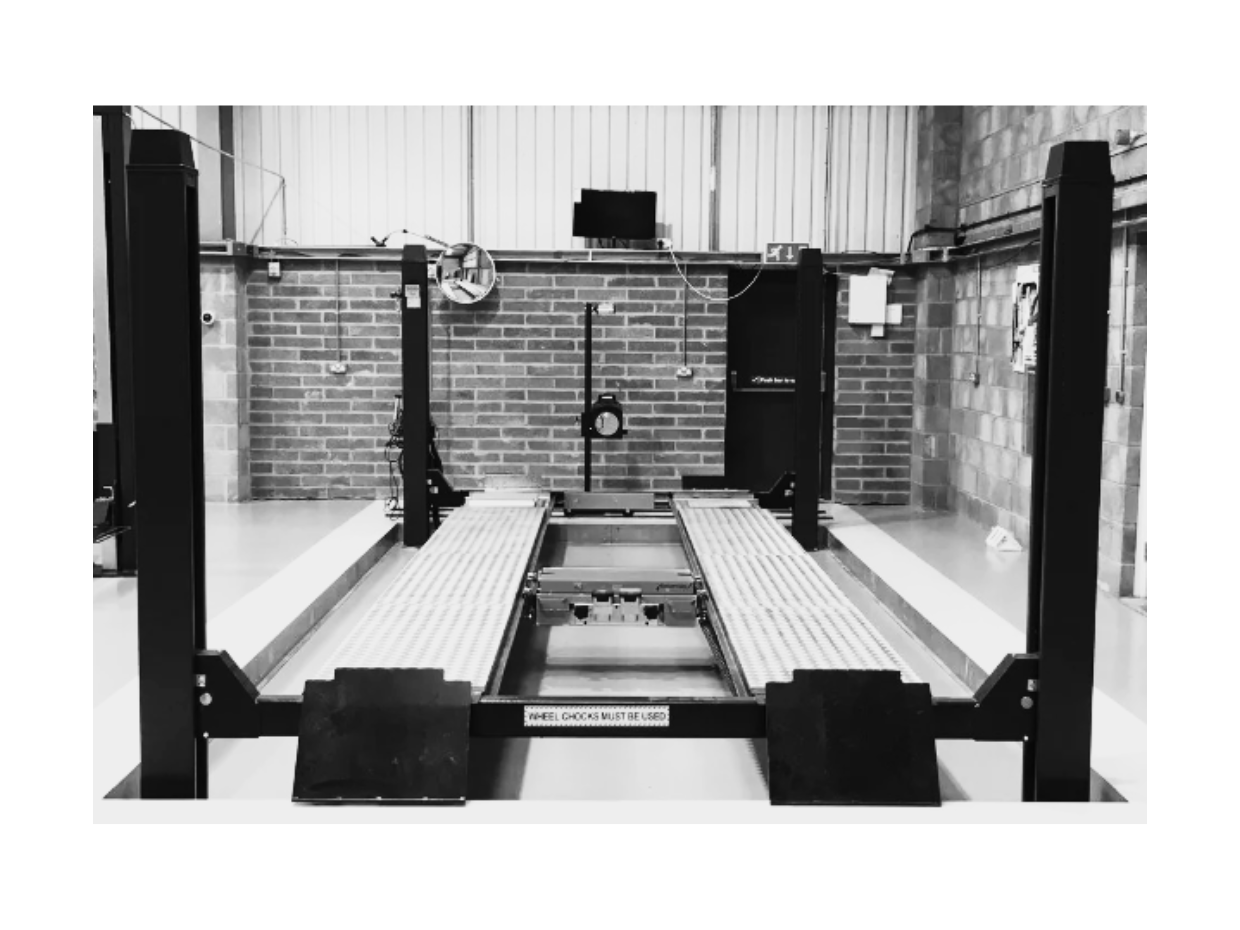 4-Post-Lift-1240-X-930-Px